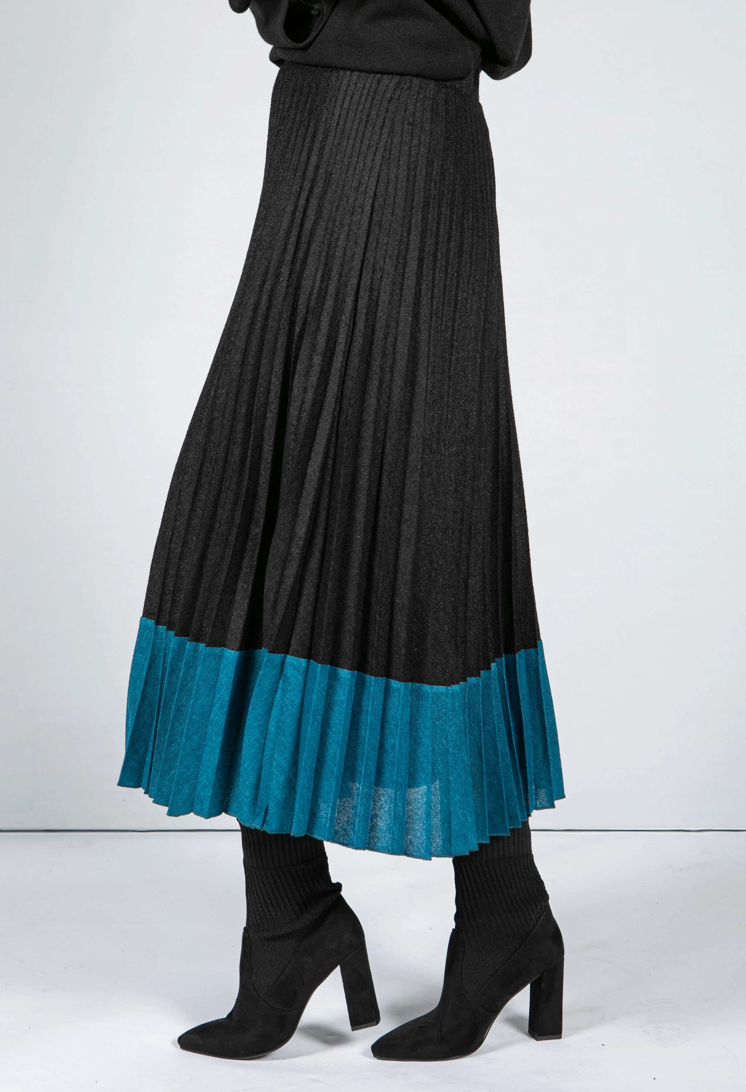 Soft Feel Fine Knit Pleated Skirt in Black & Teal - Image 3