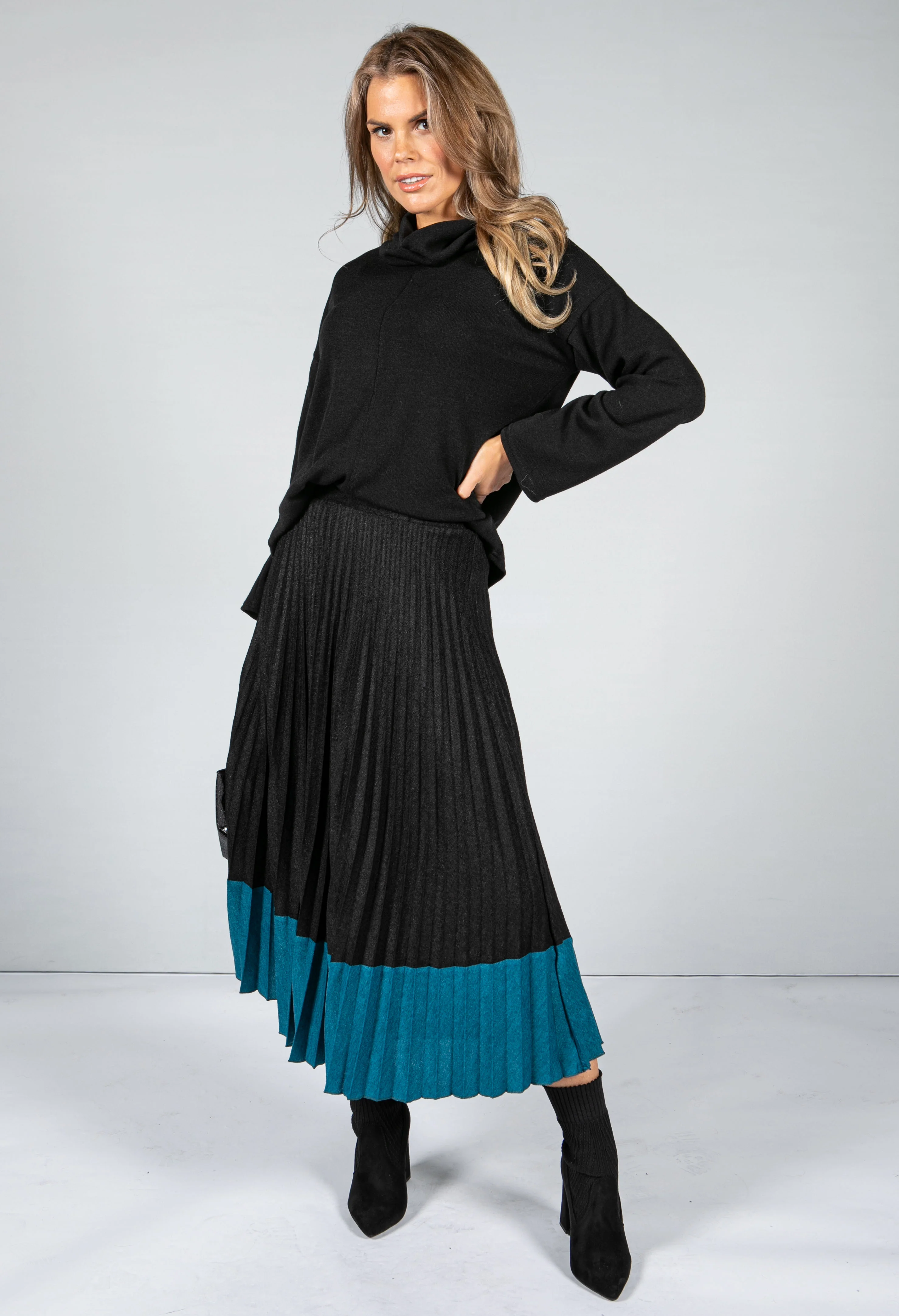 Soft Feel Fine Knit Pleated Skirt in Black & Teal - Image 6